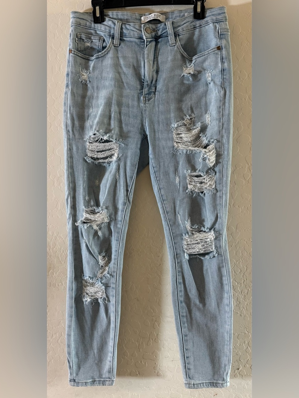 Judy Blue, 13/31, distressed skinny jeans